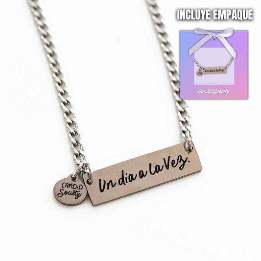 Un día a la Vez - Silver Necklace