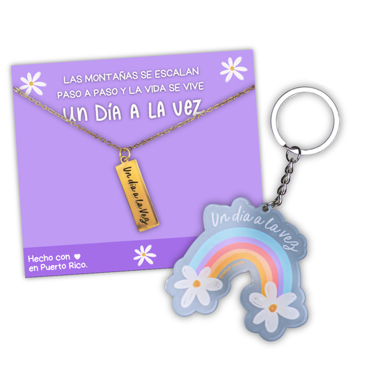 Set “Un Día a la Vez” – Collar + Llavero (Arcoíris)