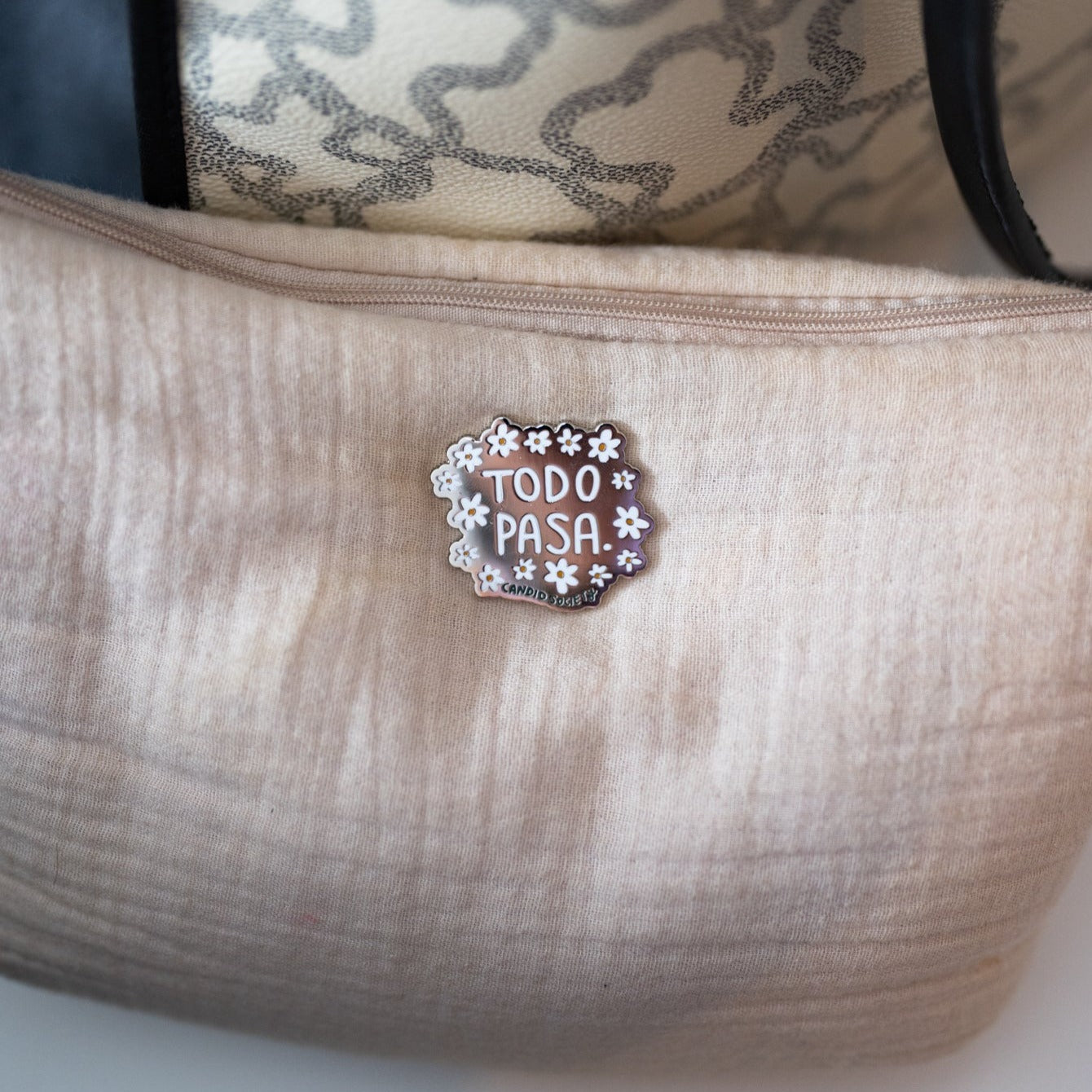 TODO PASA - Premium Enamel Pin