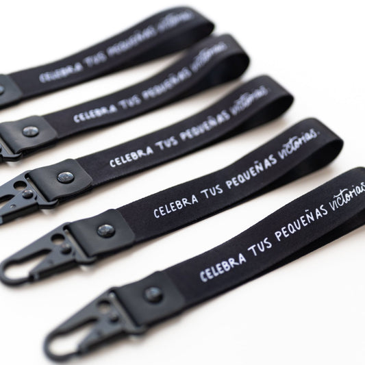 Celebra tus Pequeñas Victorias - Wrist Keychain