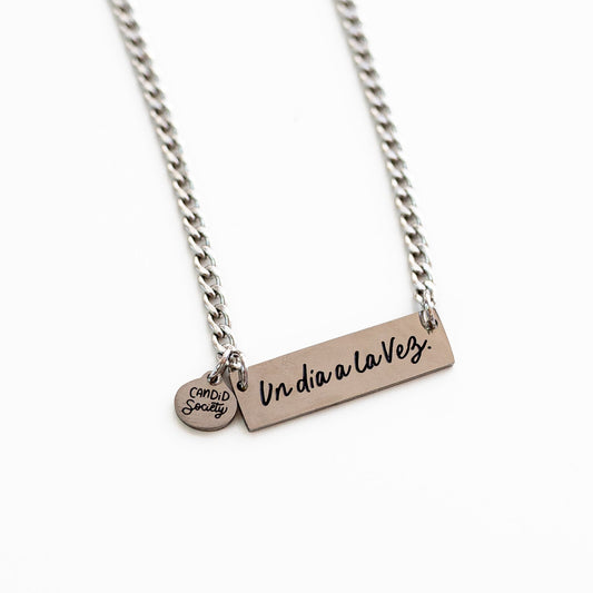 Un día a la Vez - Silver Necklace