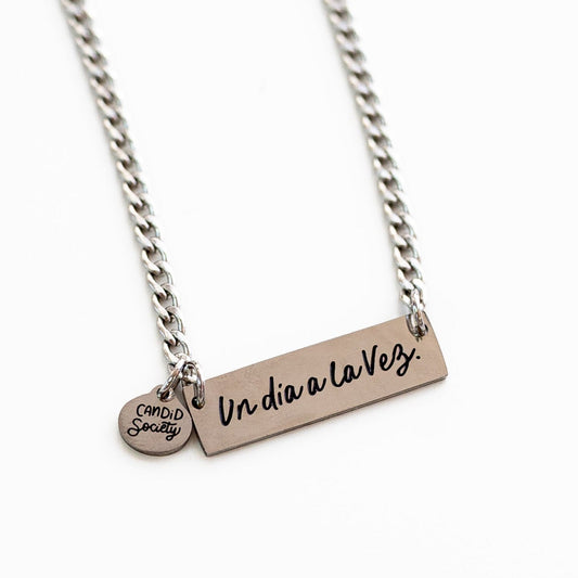 Un día a la Vez - Silver Necklace