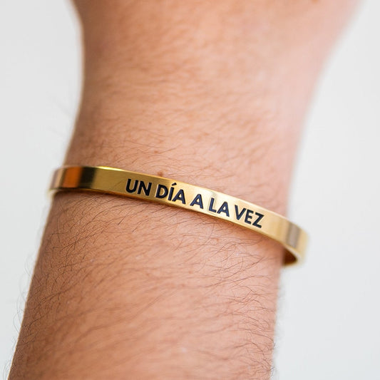 Pulsera “Un Día a la Vez”