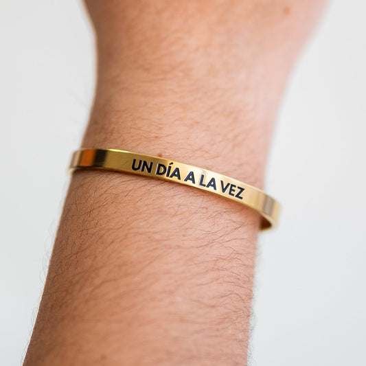 Pulsera “Un Día a la Vez”
