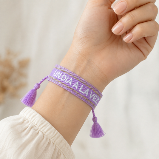 Pulsera de Tela Ajustable “Un Día a la Vez”