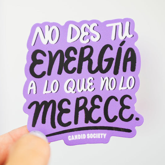 33 - No des tu energía a lo que no lo merece - Premium Sticker