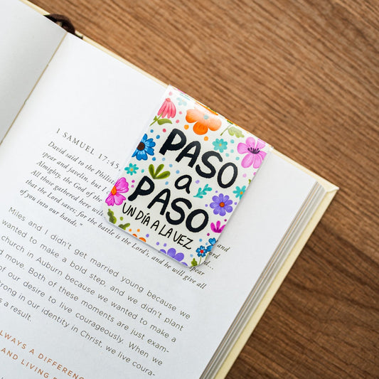 Paso a Paso - Magnetic Bookmark